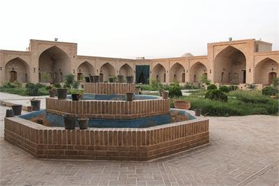 تصویر ۱ - اقامتگاه بوم‌گردی شاه عباسی(حجره ۲) در  گرمسار