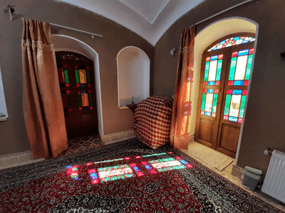 تصویر ۱ - اقامتگاه بوم‌گردی شیرعلی (اتاق طاقچه) در  نطنز