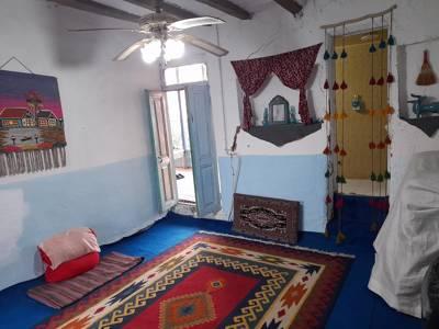 تصویر ۱ - اقامتگاه بوم‌گردی گیل خانه(اتاق گل پامچال) در  رشت
