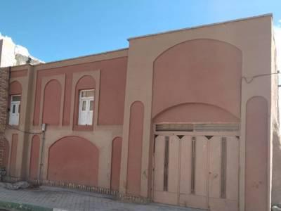تصویر ۱ - اقامتگاه بوم‌گردی کهن در  باغ بهادران