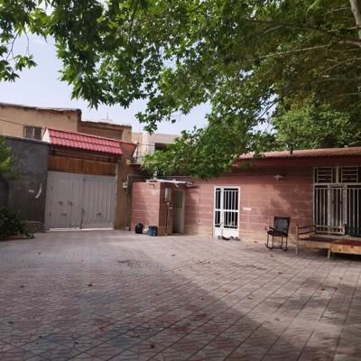 تصویر ۱ - ویلا استخردار آبگرم گلزار در  باغ بهادران