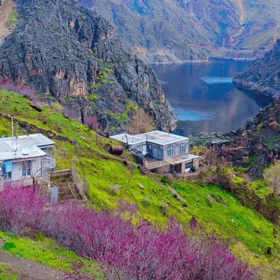تصویر ۱ - خانه  رز سفید اورامانات در  پاوه