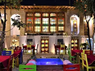 تصویر ۱ - اقامتگاه بوم‌گردی عمارت هفت رنگ (شازده بیگم ) در  شیراز