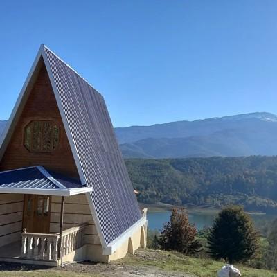 تصویر ۱ - کلبه استخردار آبگرم سوئیسی  در  لفور