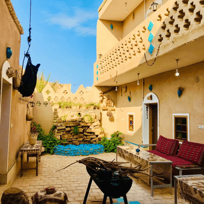 تصویر ۱ - اقامتگاه بوم‌گردی راوي كوير مصر (اتاق شاه نشین) در  خور و بیابانک