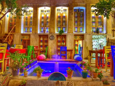 تصویر ۱ - اقامتگاه بوم‌گردی عمارت هفت رنگ(درب شیخ) در  شیراز