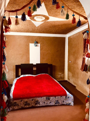 تصویر ۱ - اقامتگاه بوم‌گردی فرامرز خان(اتاق ميخک) در  الیگودرز