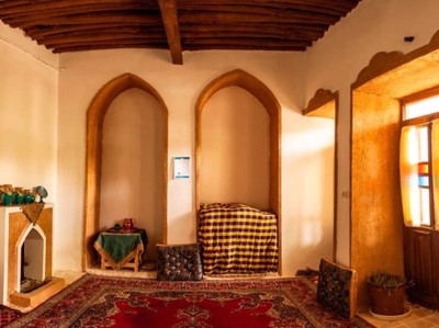 تصویر ۱ - اقامتگاه بوم‌گردی نی چشمه(اتاق سه دری با سرویس اختصاصی) در  اقلید