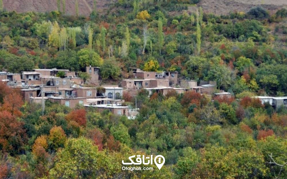 نمایی از روستای زشک مشهد در روز