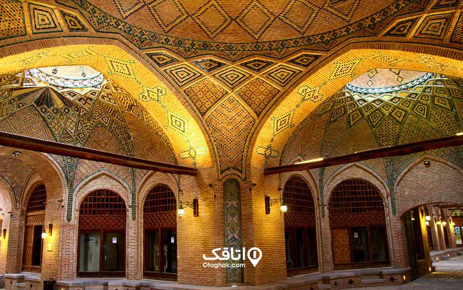یک کاروانسرای قدیمی با معماری سنتی به نام سرای سعدالسلطنه 