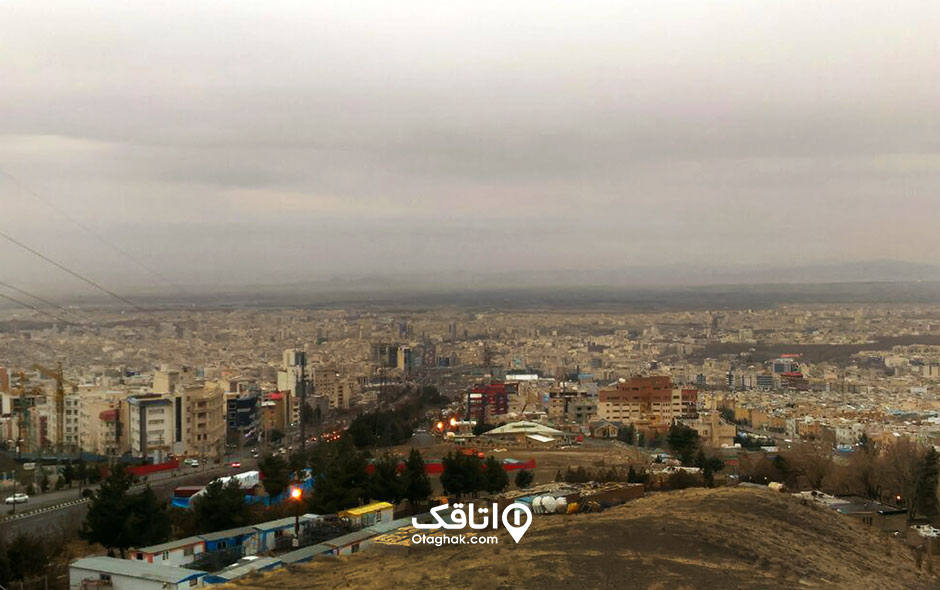 نمایی از بالای کلان شهر کرج و ساختمان های آن
