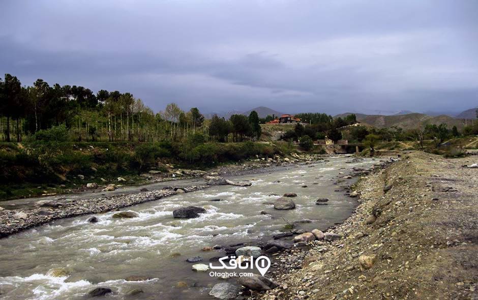 دریاچه یا رودخانه کردان از ارتفاعات کهار بزرگ سرچشمه می‌گیرد. این رودخانه از ساوجبلاغ و نظرآباد عبور می‌کند و به رودخانه شور می‌ریزد.