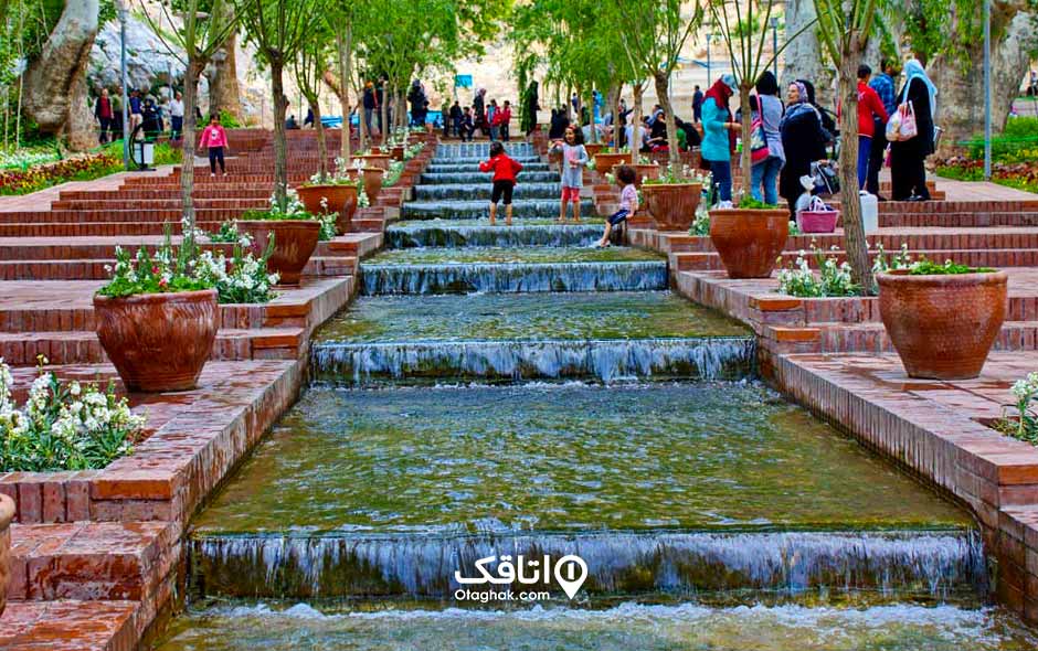 آبشار پلکانی در بوستان سرچشمه که به صورت مصنوعی درست شده