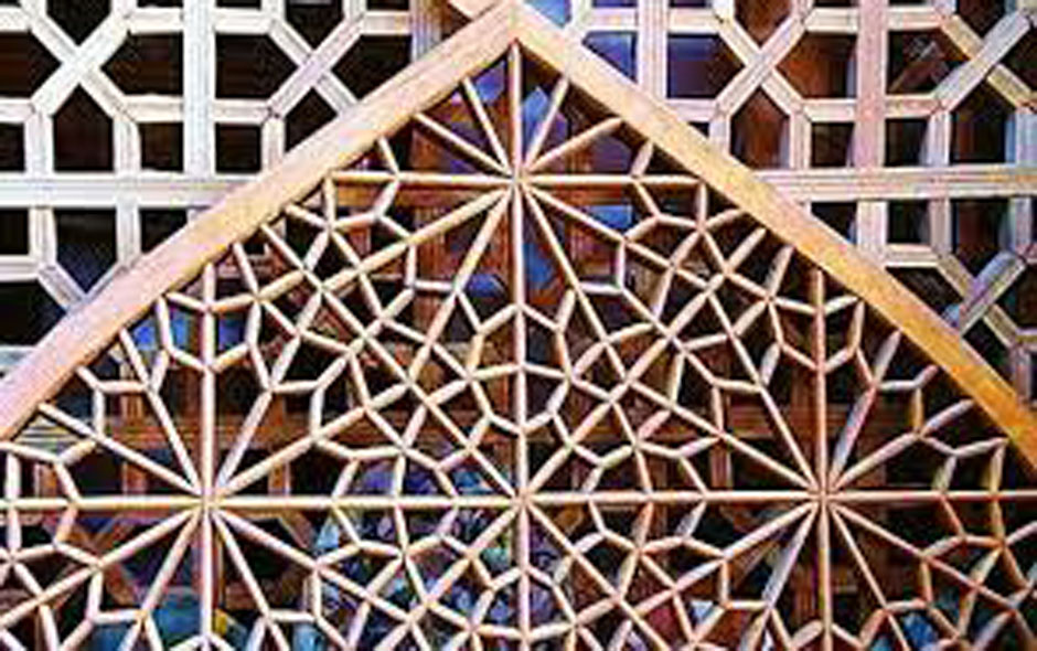 یک پنجره چوبی تولید شده با هنر گره چینی