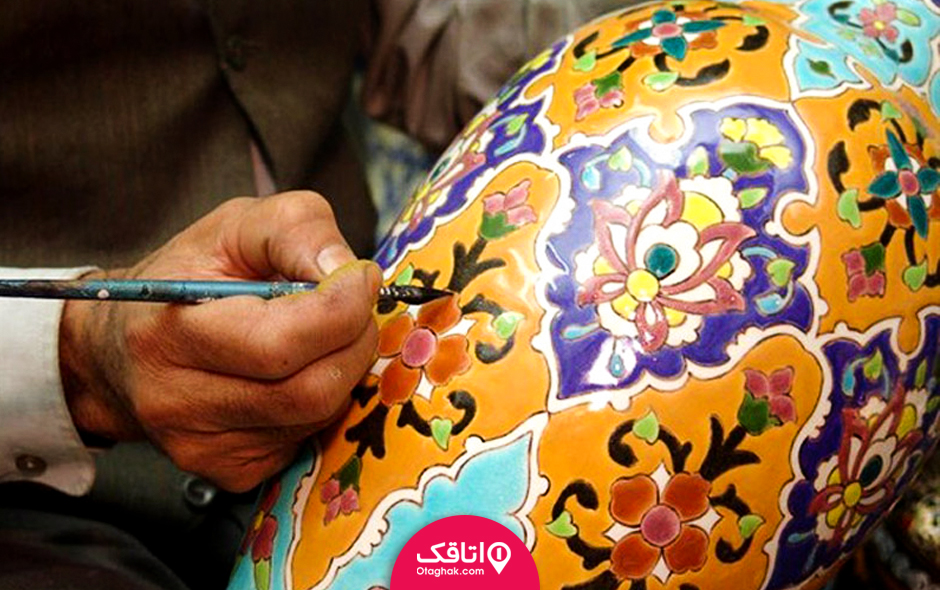ظرفی که روی آن نقاشی کشیده است