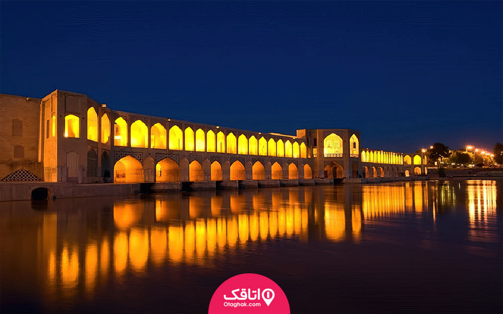 پل خواجو بر روی رودخانه زاینده رود 