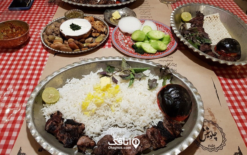 میز غذا در رستوران چلوشیش رشت
