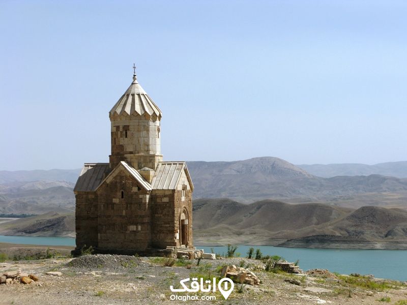 کلیسا زور زور در روستای بارون در کنار رودخانه