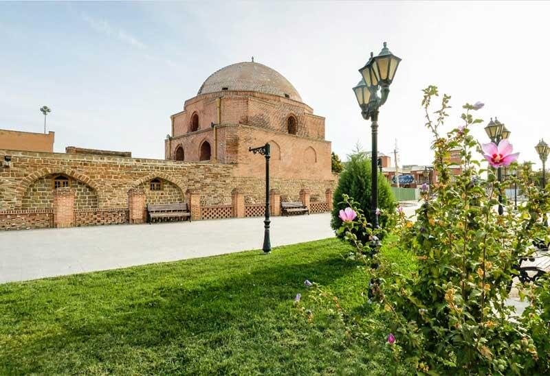 نمایی از کنار مسجد جامع ارومیه