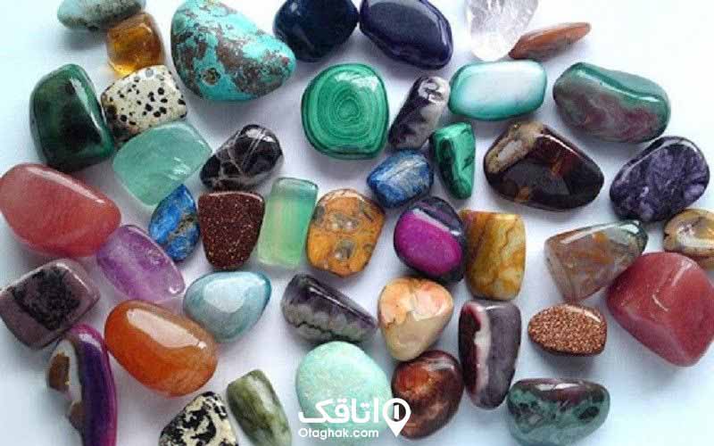 سنگ‌های قیمتی در رنگها و اشکال متفاوت