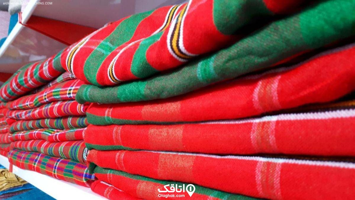چند چادر شب باترکیب رنگ قرمز، صنایع دستی فومن