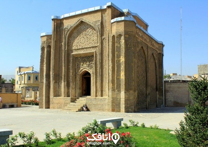 نمایی از گنبد علویان همدان در روز