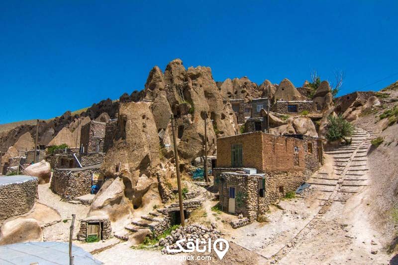 روستای صخره ای و پلکانی کندوان که خانه ها در دل کوه و صخره ها ساخته شده اند.