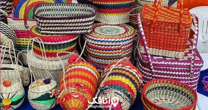 سبدهای حصیری و ظروف حصیری رنگارنگ