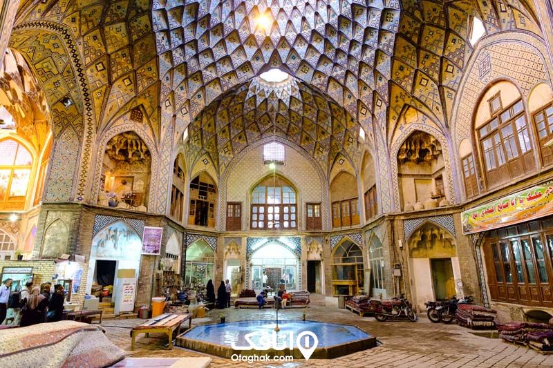 بازار کاشان با سففی بلند و تزیین شده با معماری لصیل ایرانی