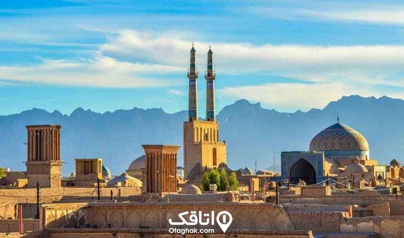 نمای بادگیرها و گنبد مسجد در یزد