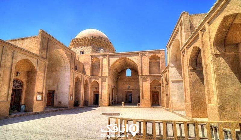 بنای خشتی و قدیمی با گنبد و شبستان به نام زندان اسکندریه