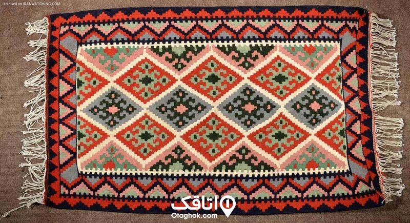 گلیمی کوچک با طرح سنتی 