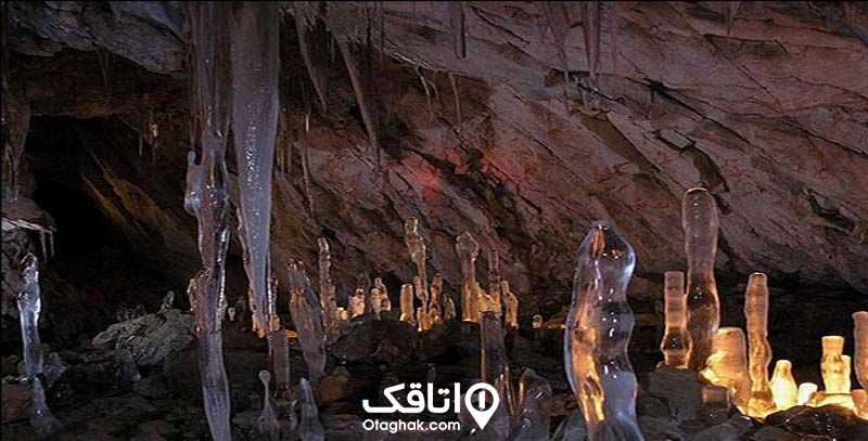 غار طبیعی شاه بلبل پر از یخ های طبیعی