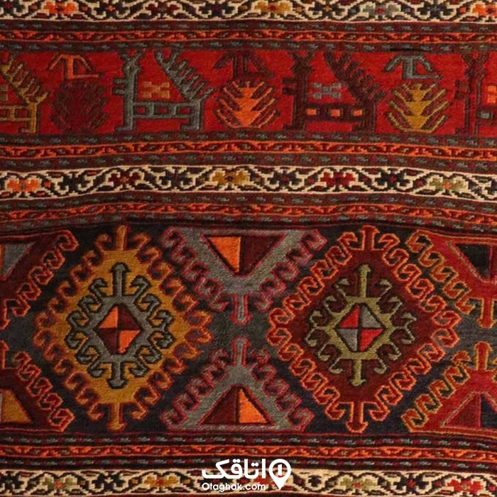 گلیمی قرمز رنگ