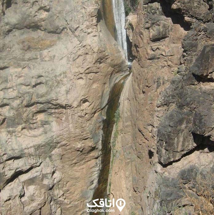 آبشار کفتر دره سده میان صخره ها