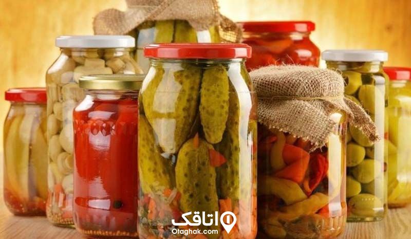 چند ترشی و مربا سوغات مختلف و رنگارنگ