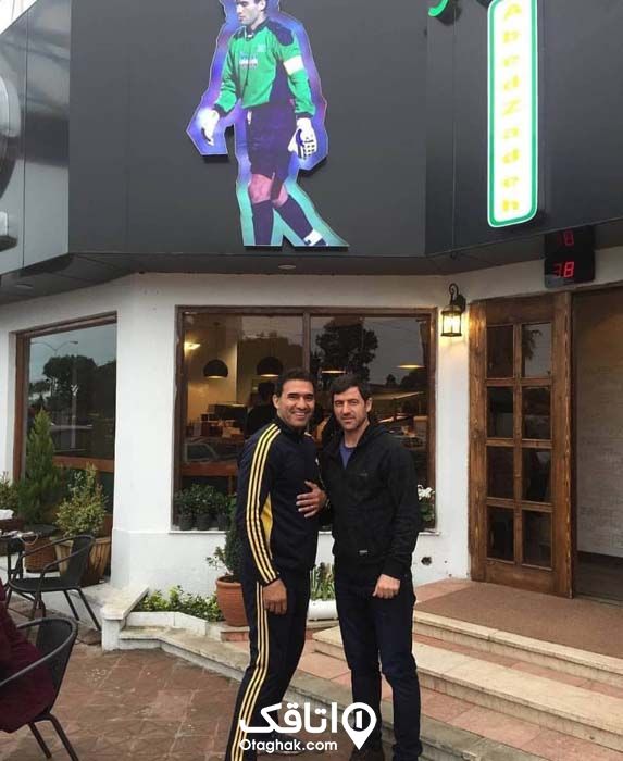 عکس عابدزاده و کریم باقری کنار رستوران عابدزاده