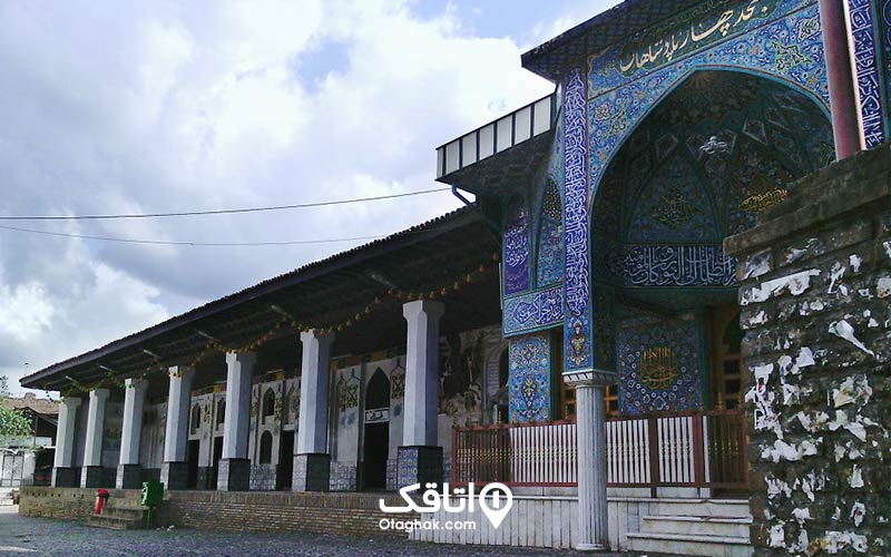 مسجدی با طراحی نمایی سنتی و اسلامی به نام مسجد جامع لاهیجان