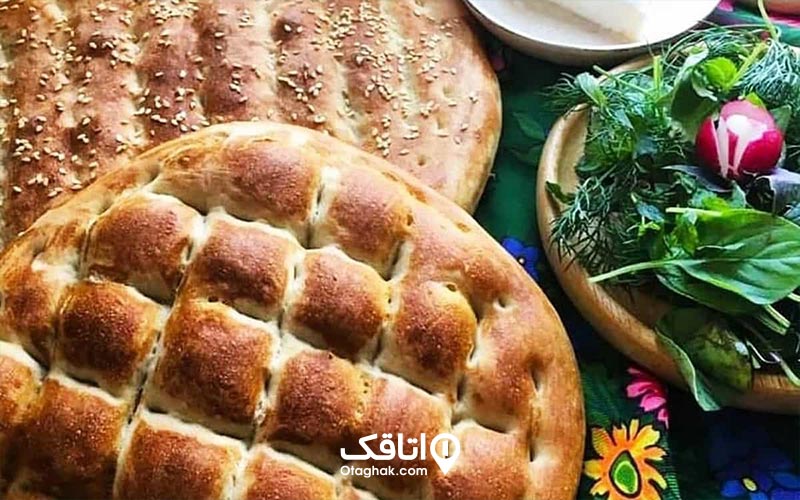 نیر نون(پنجه کَش) در کنار بشقاب سبزی 