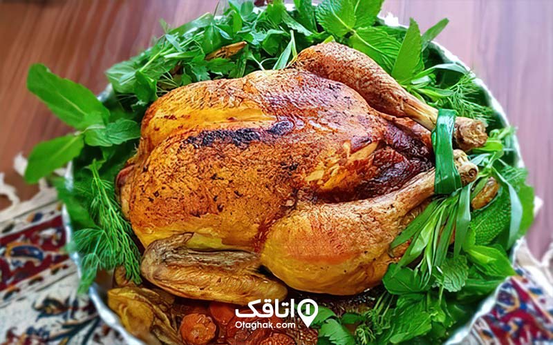 اردک درسته شکم پر به همراه دورچین شبزی از غذاهای محلی عباس اباد