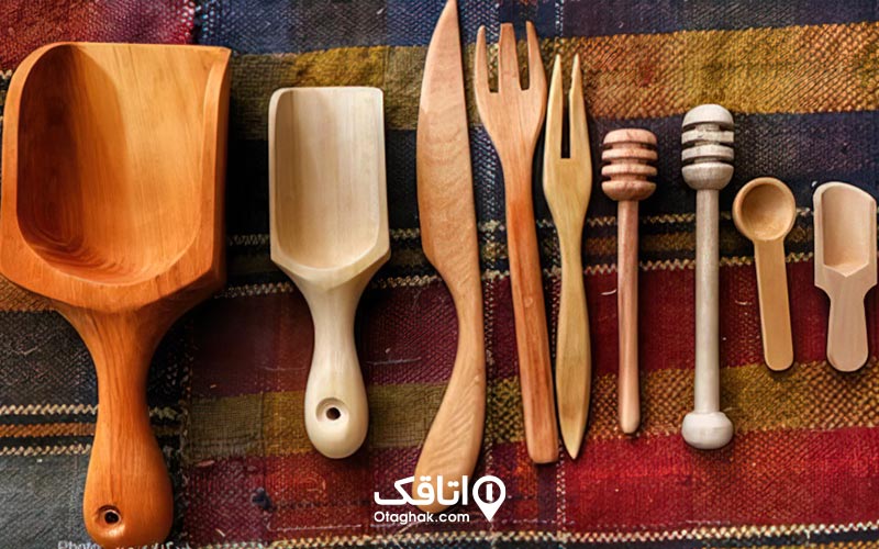 محصولات چوبی مانند قاسق و چنگال، کفگبر و مقاله چوبی از صنایع دستی چمستان