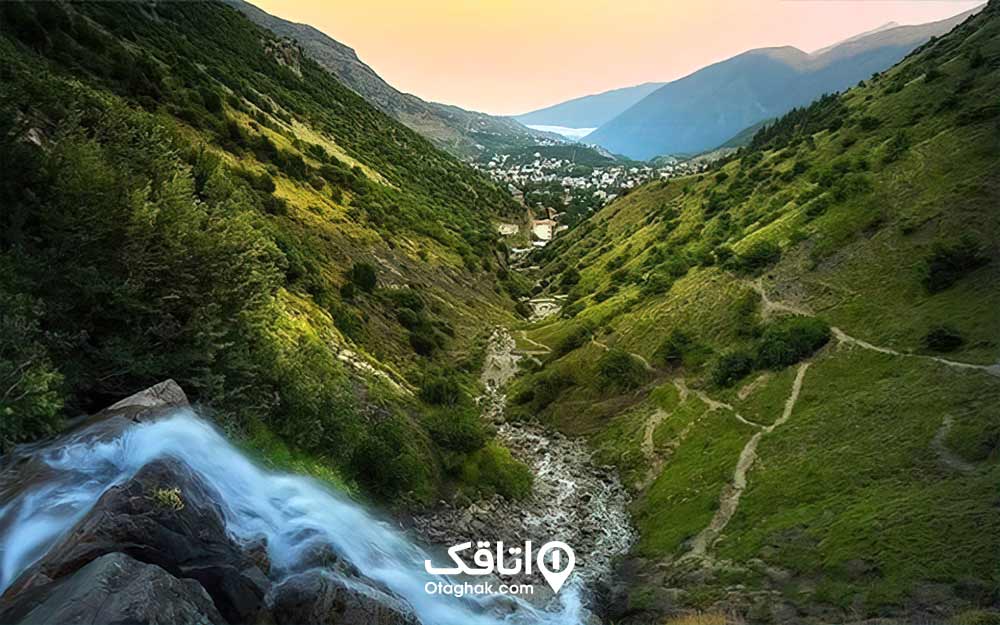 آبشار میان دو کوه