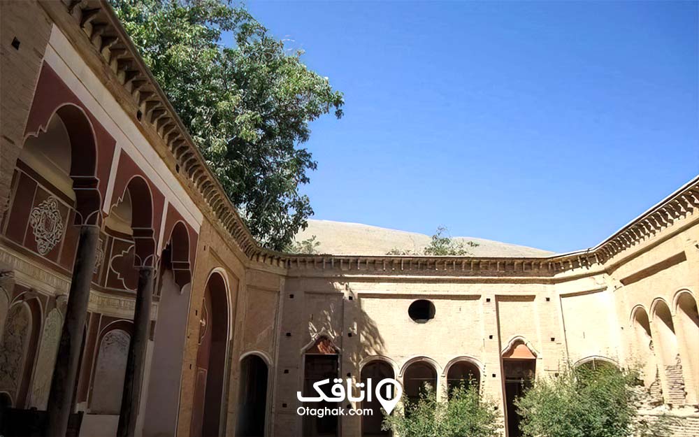 خانه ای با معماری سنتی و ایرانی یه نام خانه تاریخی ابهری‌ها