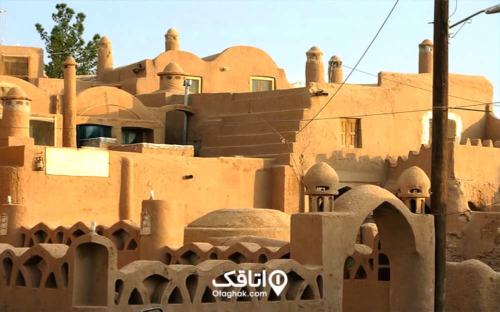 بنایی خشتی با دالبر و کلاهک هایی گلی به نام مسجد جامع جندق