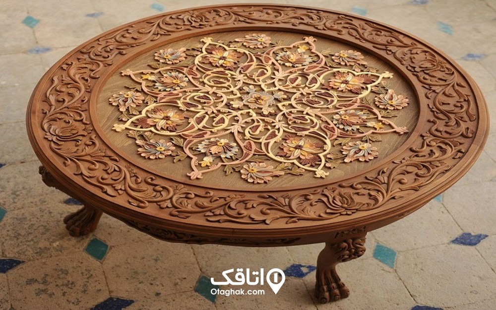 میز دایره ای شکل تزیین شده با هنر معرق