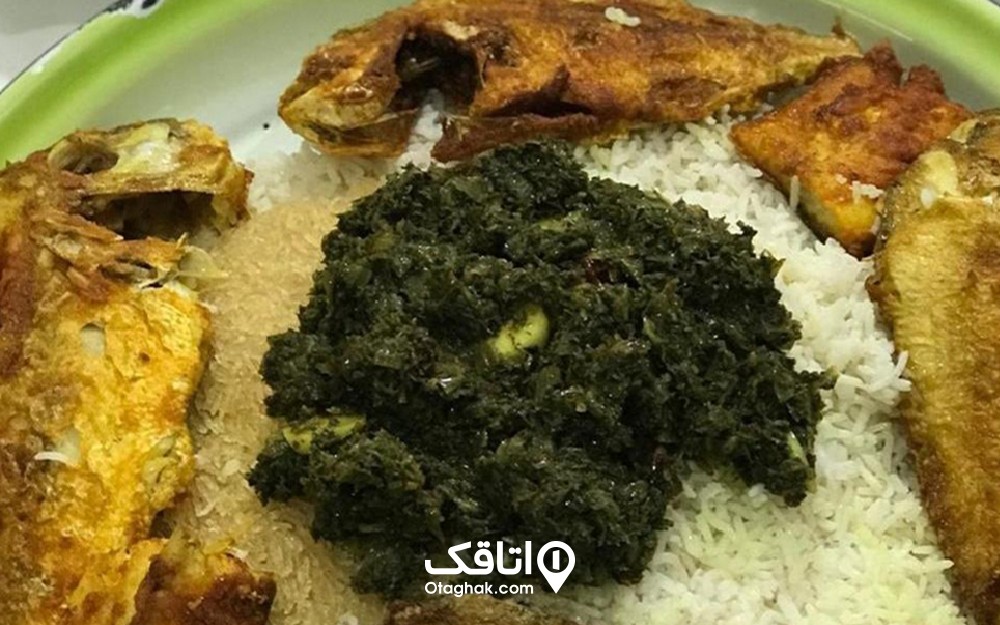 یک غذای محلی جزیره لاوان درست شده با ماهی و برنج و سبزی