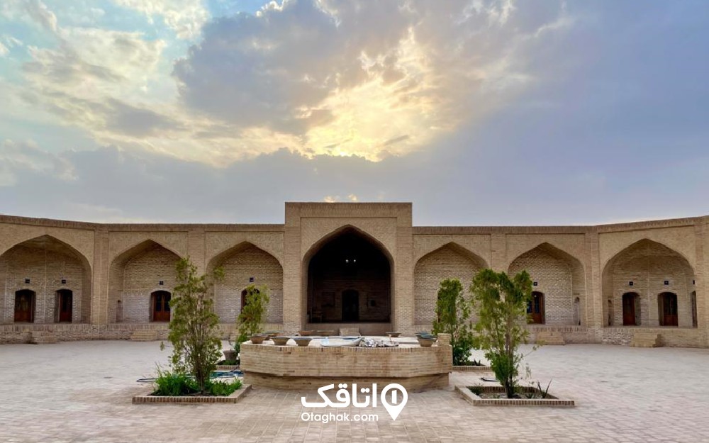 معماری ایرانی در نزدیکی کویر مرنجاب