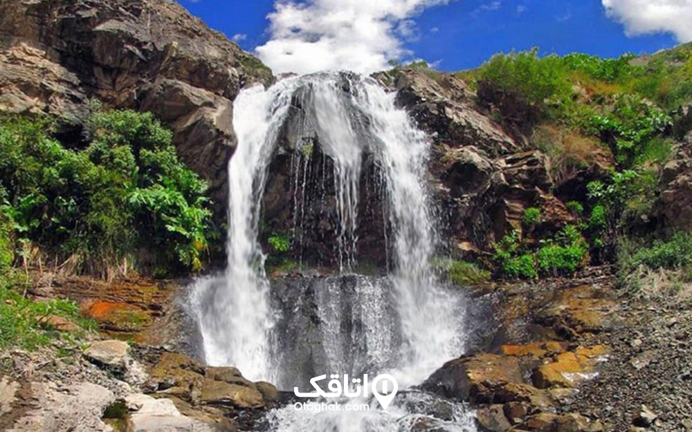 آبشار خروشان روستای سنج در کردان