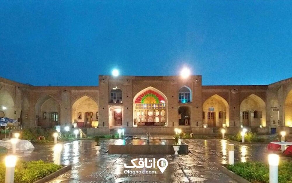 کاروانسرای سنگی پای قله کندوان