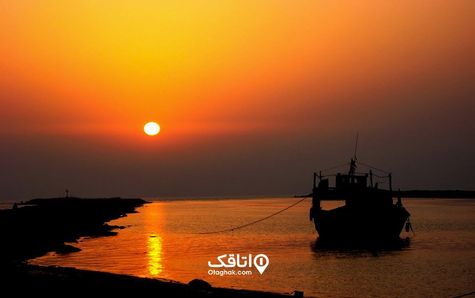 ساحل خلیج فارس در بندر گناوه
